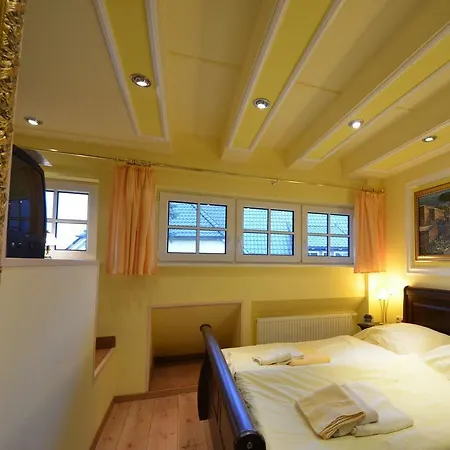 Ferienhaus-strandflieder-in-gross-zicker-halbinsel-moenchgut Groß Zicker