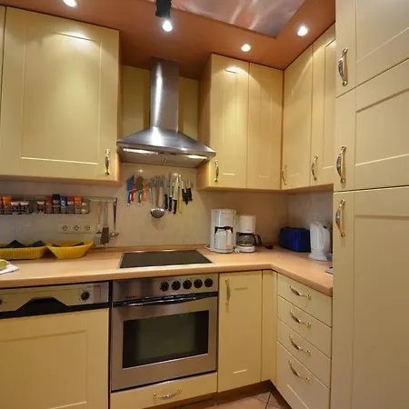 Ferienhaus-strandflieder-in-gross-zicker-halbinsel-moenchgut * Groß Zicker