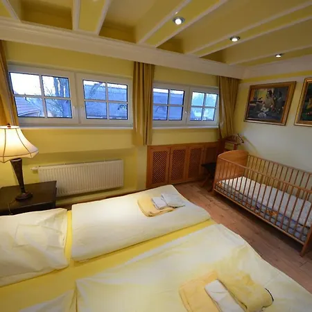 Ferienhaus-strandflieder-in-gross-zicker-halbinsel-moenchgut * Groß Zicker