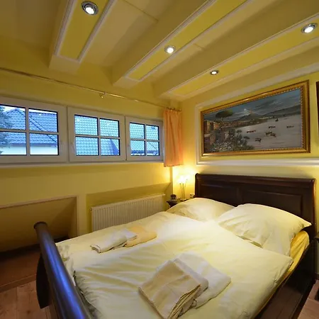 Ferienhaus-strandflieder-in-gross-zicker-halbinsel-moenchgut * Groß Zicker