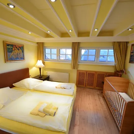 Ferienhaus-strandflieder-in-gross-zicker-halbinsel-moenchgut * Groß Zicker