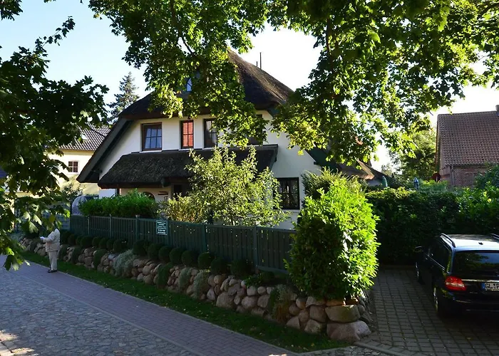 Ferienhaus-strandflieder-in-gross-zicker-halbinsel-moenchgut 度假居 *